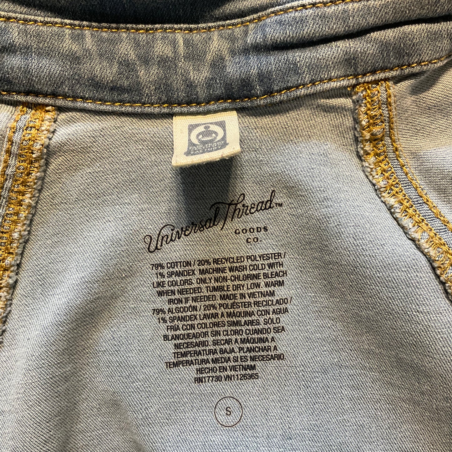 Snap button denim cropped shirt